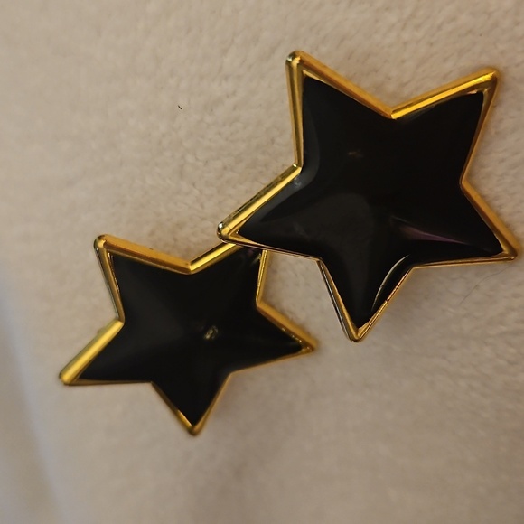 Vintage 1980s Gold and Black Metal Star Baddie Earrings - Picture 4 of 5